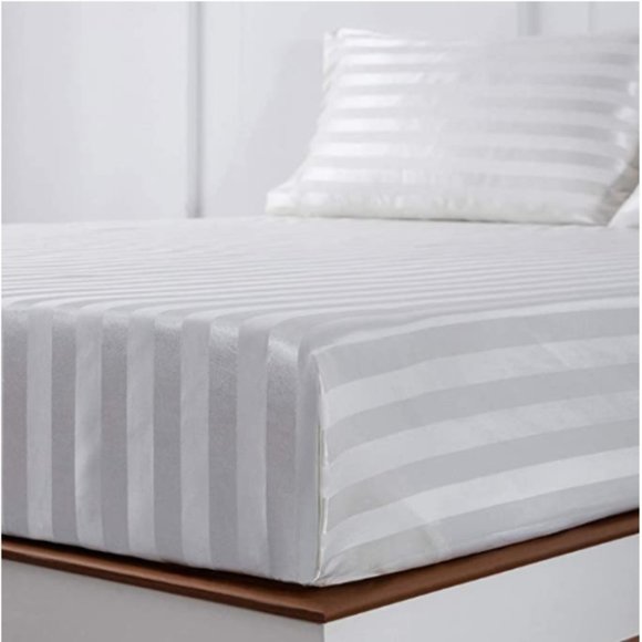 4-Piece Hypoallergenic Silk Satin Sheets - Picture 4 of 7